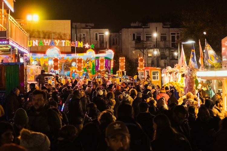 Crowds at Stow Firework Spectacular